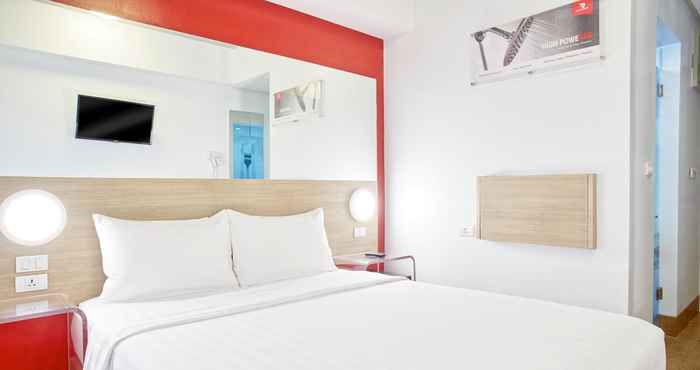 Bedroom Red Planet Ortigas