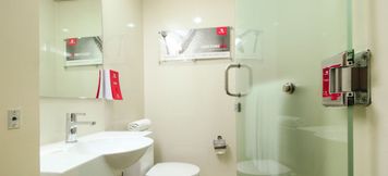 In-room Bathroom 3 Red Planet Manila Aseana City