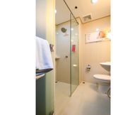 In-room Bathroom 4 Red Planet Manila Malate Mabini