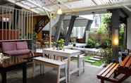 บาร์ คาเฟ่ และเลานจ์ 6 Rumah Asri Bed And Breakfast