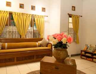 Lobi 2 Rumah Asri Bed And Breakfast