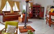 Lobi 2 Rumah Asri Bed And Breakfast