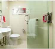 In-room Bathroom 5 Red Planet Davao