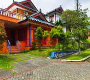 Exterior 7 Villa Kota Bunga Ninda With Swimming Pool