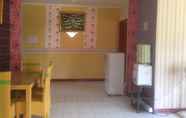 Kamar Tidur 5 Villa Kota Bunga Ninda With Swimming Pool