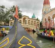 Exterior 2 Villa Kota Bunga Ninda With Swimming Pool