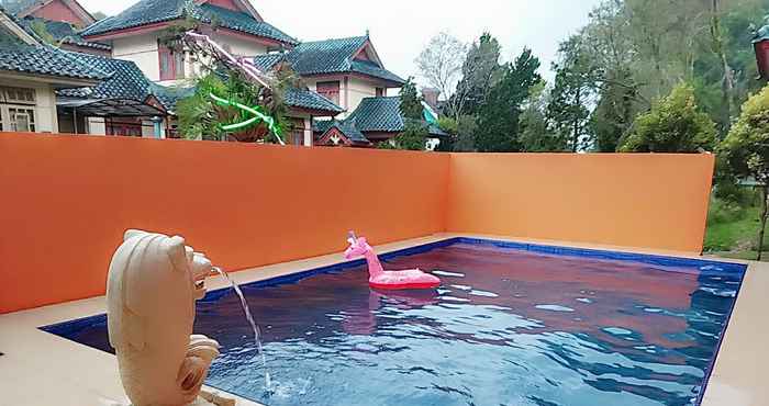 Lobi Villa Kota Bunga Ninda With Swimming Pool