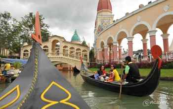 Bên ngoài 4 Villa Kota Bunga Andrie Type Jepang