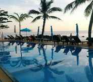 สระว่ายน้ำ 2 Lanta Palace Resort & Beach Club