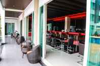 Bar, Kafe, dan Lounge Lanta Sport Resort