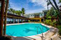 Kolam Renang Red Coconut Beach Hotel Boracay