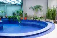 Swimming Pool Hotel Caryota