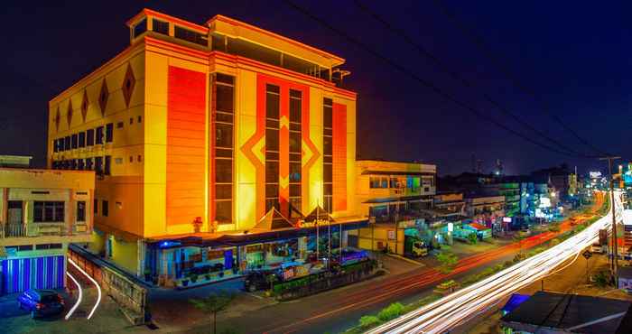 Bên ngoài Grand Hotel Jambi