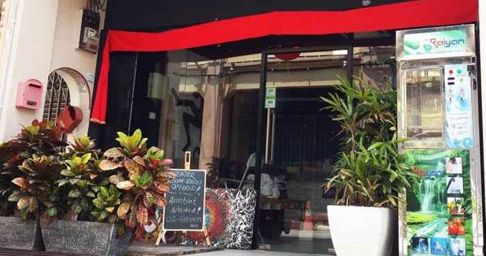 Luar Bangunan Monkey Motel & Cafe