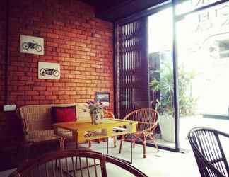 Sảnh chờ 2 Monkey Motel & Cafe