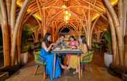 บาร์ คาเฟ่ และเลานจ์ 4 The Nest Hotel Nusa Dua