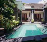 Swimming Pool 4 Denays Guest House Jimbaran