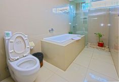 In-room Bathroom 4 Bukit Kirana Villas