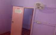 Toilet Kamar 5 Penginapan Murah (Lodging House)