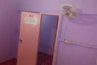 In-room Bathroom Penginapan Murah (Lodging House)