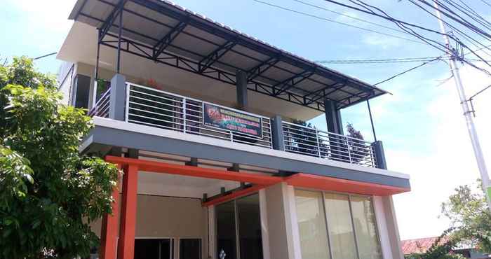 Exterior Penginapan Adam House