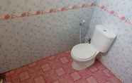 Toilet Kamar 4 Penginapan Adam House