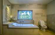 Toilet Kamar 6 Griya Shanti Villas & Spa