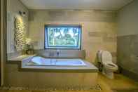 In-room Bathroom Griya Shanti Villas & Spa