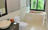 In-room Bathroom 6 Villa Gold Samui