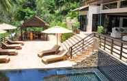 สระว่ายน้ำ 7 Villa Gold Samui