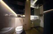 Toilet Kamar 7 CUBE Family Boutique Capsule Hotel @ Chinatown