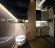 In-room Bathroom 7 CUBE Family Boutique Capsule Hotel @ Chinatown