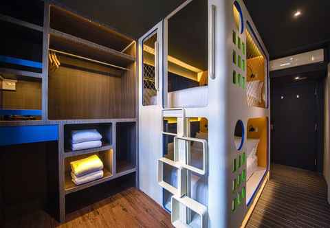 Bedroom CUBE Family Boutique Capsule Hotel @ Chinatown