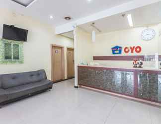 Lobi 2 OYO 773 Hotel Rujia