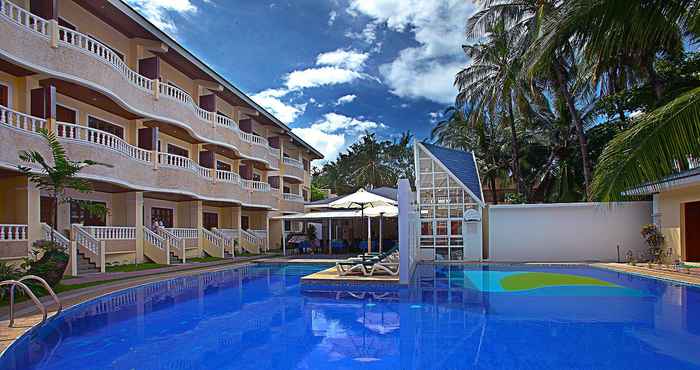 สระว่ายน้ำ Real Maris Resort & Hotel