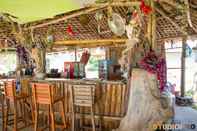 Bar, Cafe and Lounge Lanta Coral Beach Resort