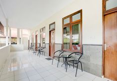 Lobby 6 Paradise Inn