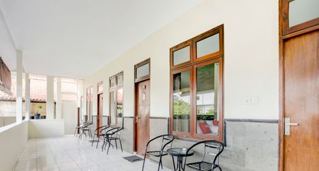 Lobby 2 Paradise Inn