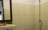 Toilet Kamar 5 Surya Guest House 
