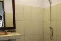 Toilet Kamar Surya Guest House 