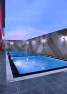 SWIMMING_POOL 