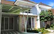 ภายนอกอาคาร 2 Villa Asri