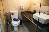 Toilet Kamar Journey Hostel Suratthani