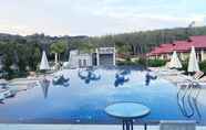 Kolam Renang 3 Phuket Airport Villa