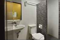 In-room Bathroom Express Inn - Mabolo Cebu