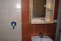 Toilet Kamar Suriwongse Hotel