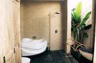 In-room Bathroom Homayoon Villa