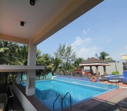 Swimming Pool 7 Crown Regency Beach Resort - Boracay