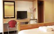 Kamar Tidur 4 Nichols Airport Hotel