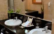 Toilet Kamar 4 Le Grandeur Palm Resort Johor